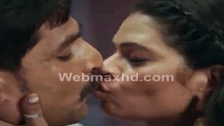 Indian Desi Girl's Hot Dance Off - Bollywood Style