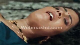 Indian Desi Girl's Hot Dance Off - Bollywood Style