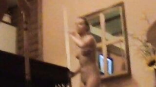 Teen Webcam Girl Exposes Herself in Live Cam Show