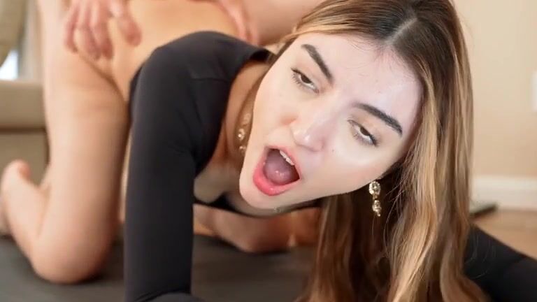 Brazilian Babe Gives A Hot Blowjob To Russian Hunk