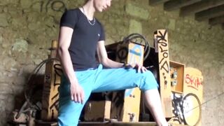 Fabulous Fellatio Fiesta - Skinny Babe Gets Facial From Huge Dick