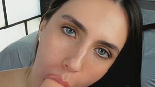 Sexy Siren - Masturbating With Toys And A Big Smile