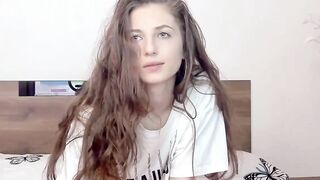 Hot Amateur Girl Shows Off Her Pussy For Tokens - Camgirl POV