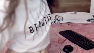 Hot Amateur Girl Shows Off Her Pussy For Tokens - Camgirl POV