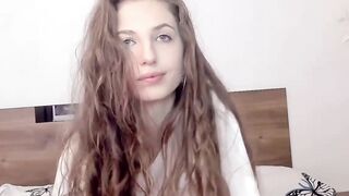 Hot Amateur Girl Shows Off Her Pussy For Tokens - Camgirl POV