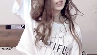 Hot Amateur Girl Shows Off Her Pussy For Tokens - Camgirl POV