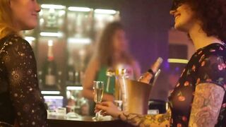 Les Amis D'une Nuit - Girl-on-girl Lesbian Orgy with Hot Blonde Babes