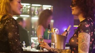 Les Amis D'une Nuit - Girl-on-girl Lesbian Orgy with Hot Blonde Babes
