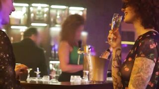 Les Amis D'une Nuit - Girl-on-girl Lesbian Orgy with Hot Blonde Babes