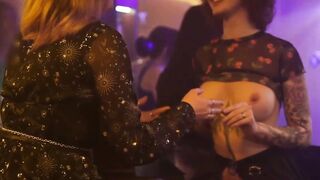 Les Amis D'une Nuit - Girl-on-girl Lesbian Orgy with Hot Blonde Babes