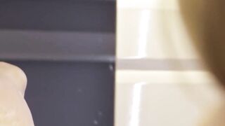 Sexy Bombshell Reveals Stunning Natural Body in Riveting Dance