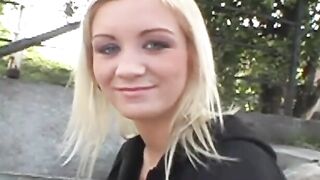 Beautiful Babe Enjoys Deep Anal Penetration