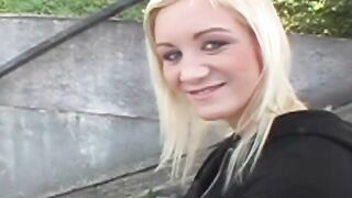 Beautiful Babe Enjoys Deep Anal Penetration