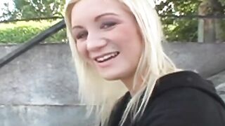 Beautiful Babe Enjoys Deep Anal Penetration