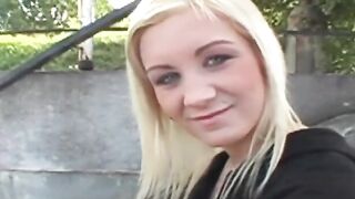Beautiful Babe Enjoys Deep Anal Penetration