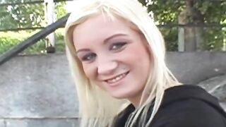 Beautiful Babe Enjoys Deep Anal Penetration