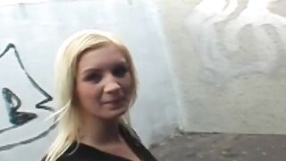 Beautiful Babe Enjoys Deep Anal Penetration