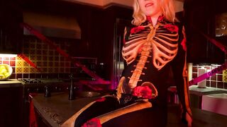 Bouncy Big Boobs Blondie Rides A Hard Dick In Her Glory Hole