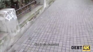 DEBT4k. La sposa ceca Claudia Macc scopata davanti al suo