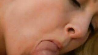 Teen Blondie Gets Fingers Licking Good - JamiedA