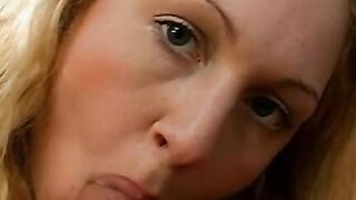 Teen Blondie Gets Fingers Licking Good - JamiedA