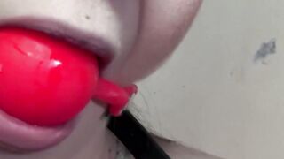 KINKY PUSSY STRETCHING WITH A FILTHY TOY - LENNA ROSS