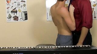 Twunk's Ass-Shaking Dance Moves Leave Teacher Speechless