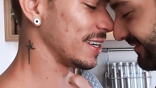 Muscle Hunks Raw Anal Threesome - Older Guy Fucks Two Twinks Bare