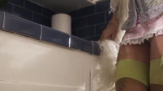 Big Natural Teen's Hot Poses Showcase Her Busty Body & Curvy Ass