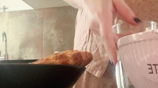 Wet & Wild Morning Blowjob - Wife Serves Up A Sloppy Facial