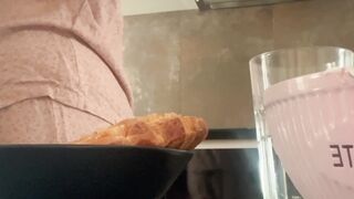 Wet & Wild Morning Blowjob - Wife Serves Up A Sloppy Facial