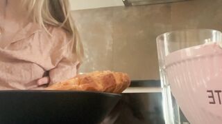 Wet & Wild Morning Blowjob - Wife Serves Up A Sloppy Facial