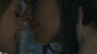 Scarlet Fever & Jessica Lynn - Girl-on-girl Scissoring Action