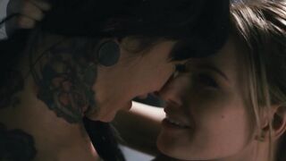 Scarlet Fever & Jessica Lynn - Girl-on-girl Scissoring Action