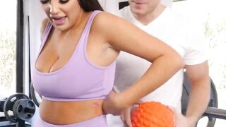 Busty Babe Sophia Ryan's Pink Vagina Gets Filled With A Huge Dick - POV