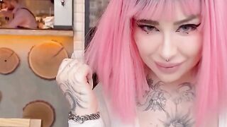Daring Amateur Fetish Babe Eats Own Piss While Awaits Food Delivery