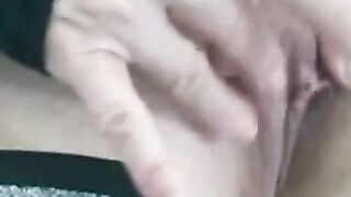 Mature MILF Gives Sensual Blowjob on Webcam - French Amateur
