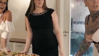 Group Sex Party - Swinger Orgy with Blondes & Brunettes
