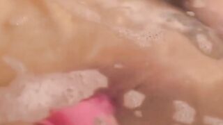 Blondes Babes Bath Time Lesbian Sex Romance - Hot Girl-on-girl Action with Alexis Crystal & Lola Taylor