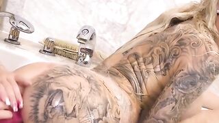 Blondes Babes Bath Time Lesbian Sex Romance - Hot Girl-on-girl Action with Alexis Crystal & Lola Taylor