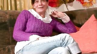 Granny's Old-Fashioned Mastubation Session With Stranger