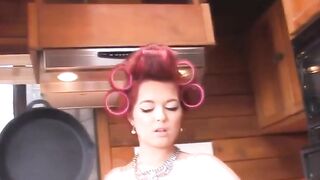 Tesssa Fowlers's 'Hair-Rollers-Chic': A Sexy Blonde Babe Shows Off Her Stunning Body And Amazing Dance Moves