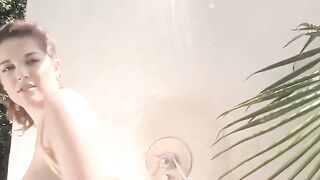 Tessie-Foxxx's Sexy Wet & Wild Golden Showers
