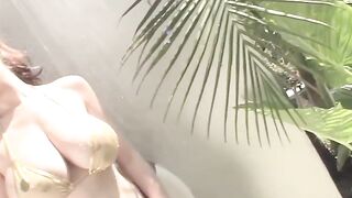 Tessie-Foxxx's Sexy Wet & Wild Golden Showers