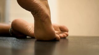 High Arched Toes & Wrinkled Soles Close-up. Peeing and Vagina