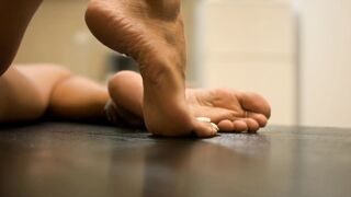 High Arched Toes & Wrinkled Soles Close-up. Peeing and Vagina