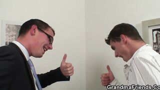 2 dudes share long titted chubby mommy
