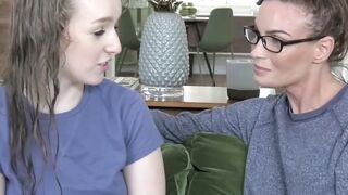 Petite Cutie Sharing Pussies With Milf - Older Woman Teaches women