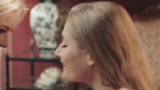 Solitaire Blonde Babe Tiffany-Tatums Fucks Herself To Orgasmic Delight