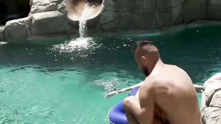 Hot MILF Liz Jordan Fucks Herself With A Big Black Toy And Invites You To Watch